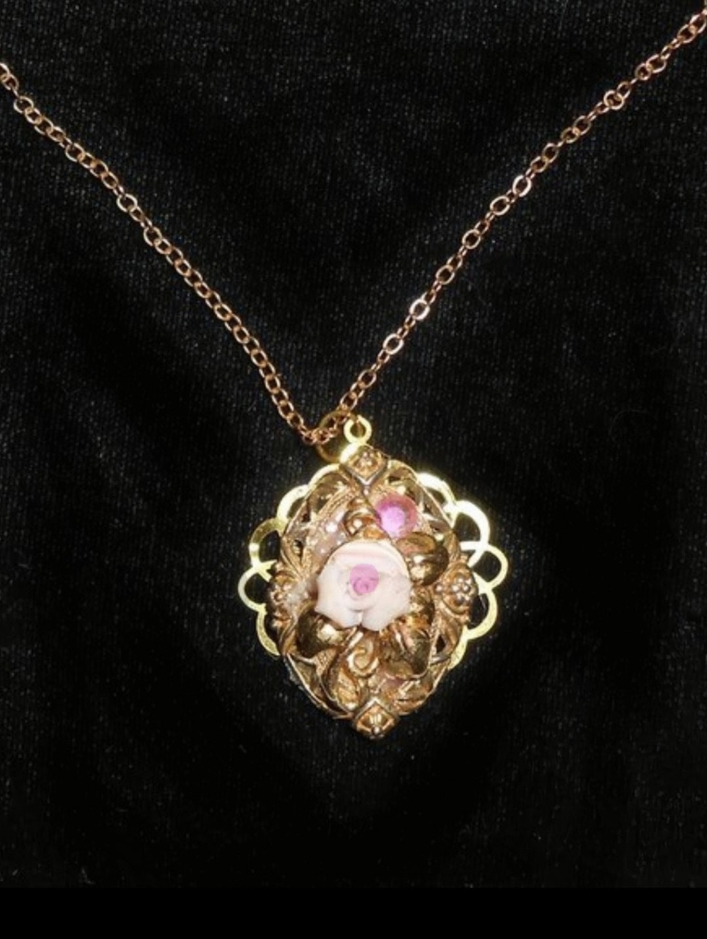 1928 Victorian Rose Pendant